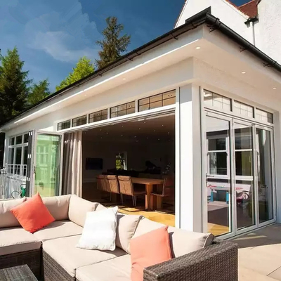 Внешняя подгонянная пластиковая складывая дверь UPVC обрамляет стеклянный дизайн аккордеона Bifold