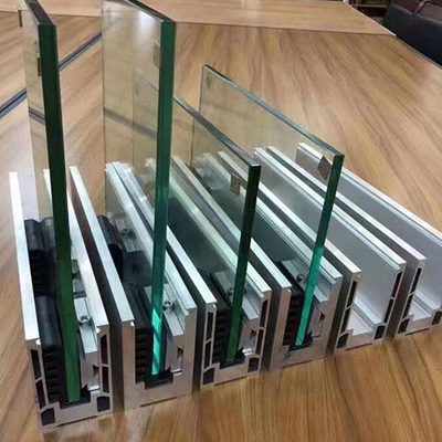 Перила балюстрады современной нержавеющей стали Frameless стеклянные для крытого и на открытом воздухе