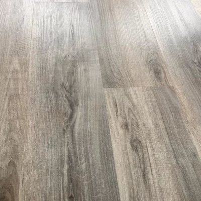 Настил планки винила щелчка зерна пола PVC SPC серого цвета 4mm 5mm 6mm дыма водоустойчивый деревянный